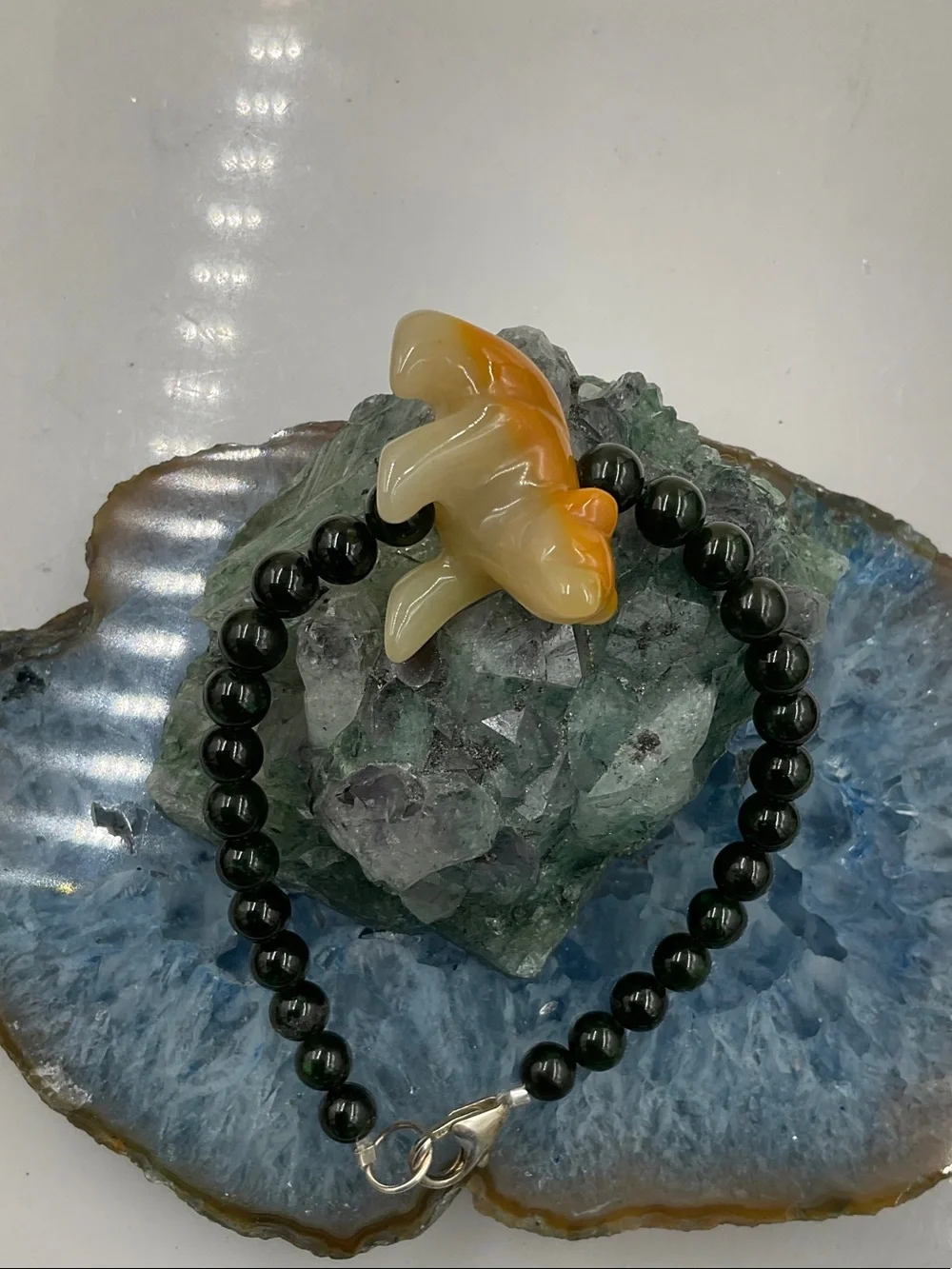 8” Dark Green Jade Beaded Bracelet Featuring A Carved Marble Polar Bear